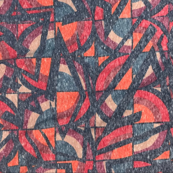 LULAROE Classic Tee in L - Picture 4 of 4